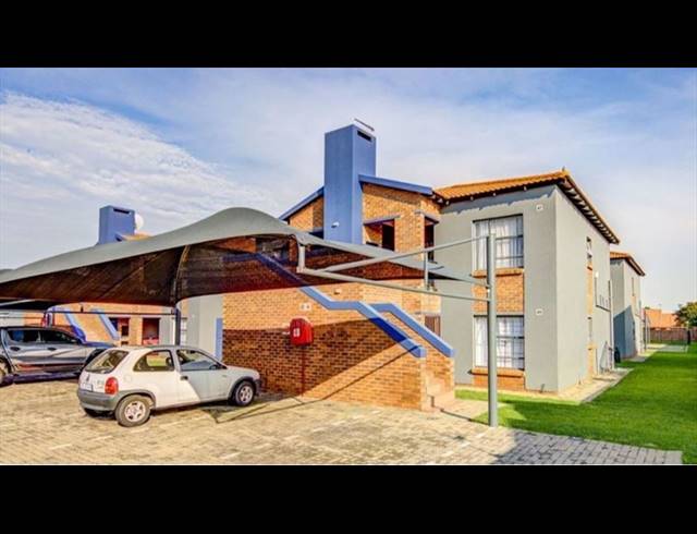 2 BEDROOM TOWNHOUSE FOR SALE IN BONAERO PARK